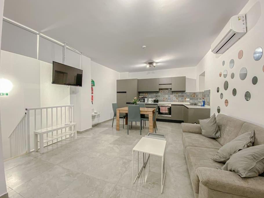 Designer Duplex Penthouse In Floriana Apartment Ngoại thất bức ảnh