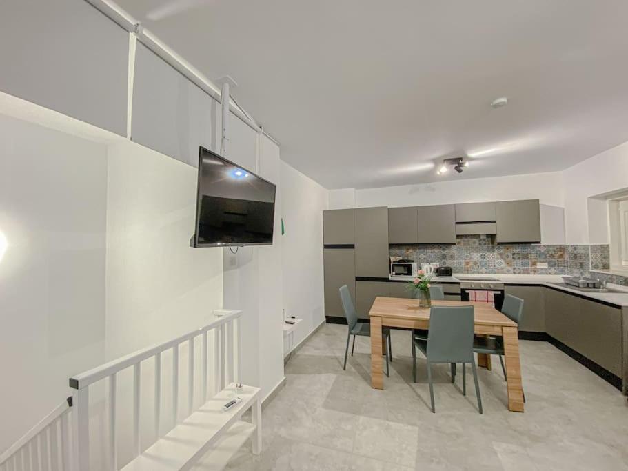 Designer Duplex Penthouse In Floriana Apartment Ngoại thất bức ảnh