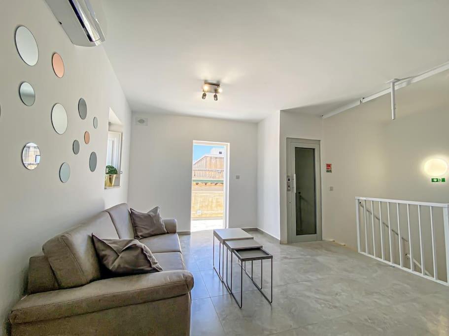 Designer Duplex Penthouse In Floriana Apartment Ngoại thất bức ảnh