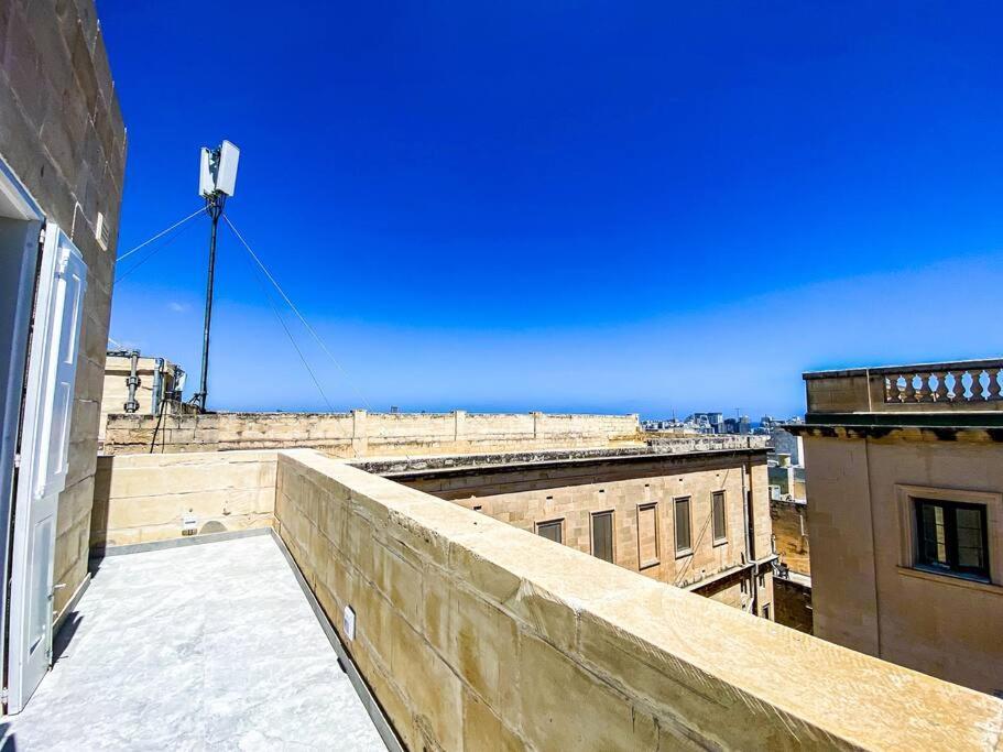 Designer Duplex Penthouse In Floriana Apartment Ngoại thất bức ảnh
